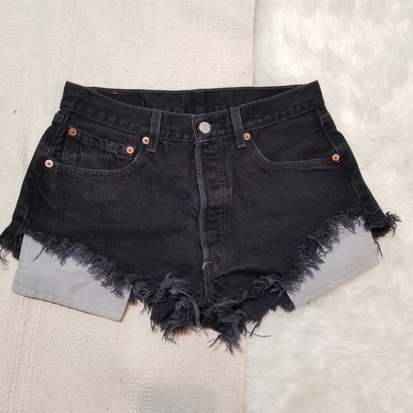 LEVI'S black high waisted Jean shorts size 31 dist - Picture 2 of 7